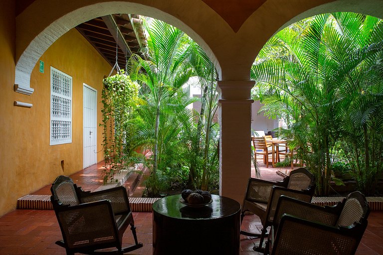 Car078 - Beautiful 6 bedroom colonial home in Old City