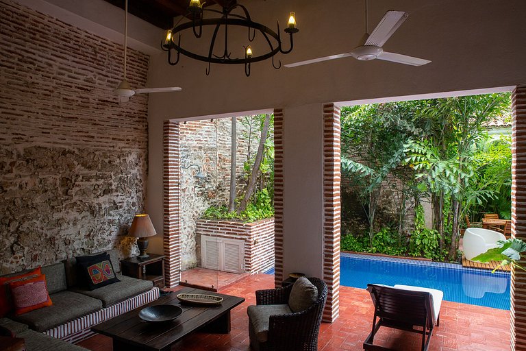 Car078 - Beautiful 6 bedroom colonial home in Old City