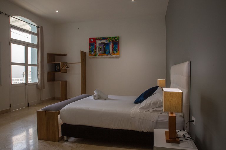 Car034 - 21 Bedroom Luxury Mansion in Cartagena