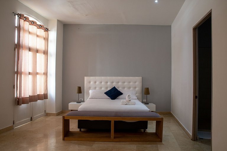 Car034 - 21 Bedroom Luxury Mansion in Cartagena
