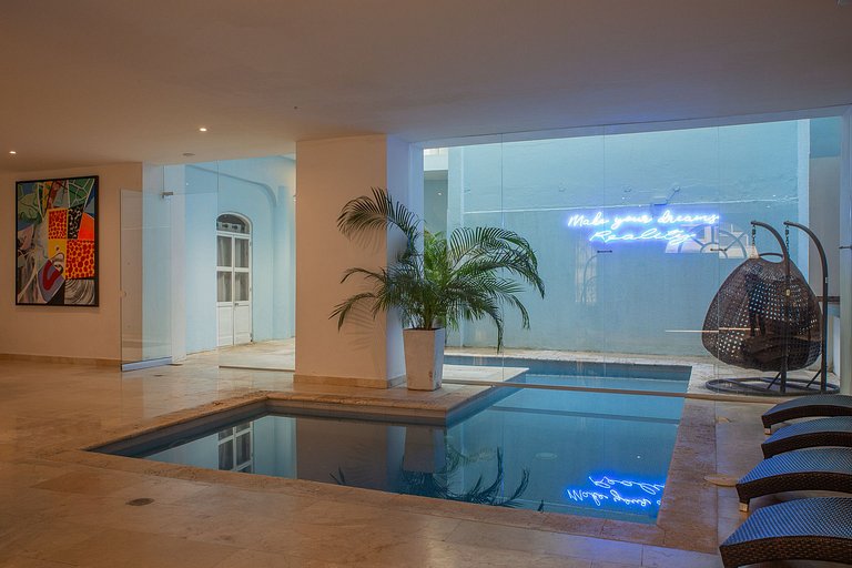 Car034 - 21 Bedroom Luxury Mansion in Cartagena