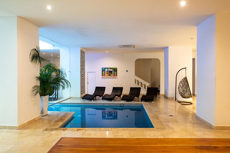 Car034 - 21 Bedroom Luxury Mansion in Cartagena
