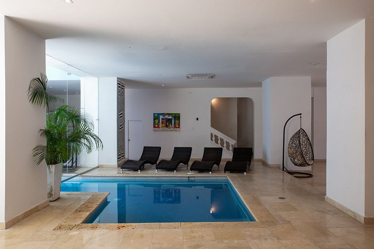 Car034 - 21 Bedroom Luxury Mansion in Cartagena