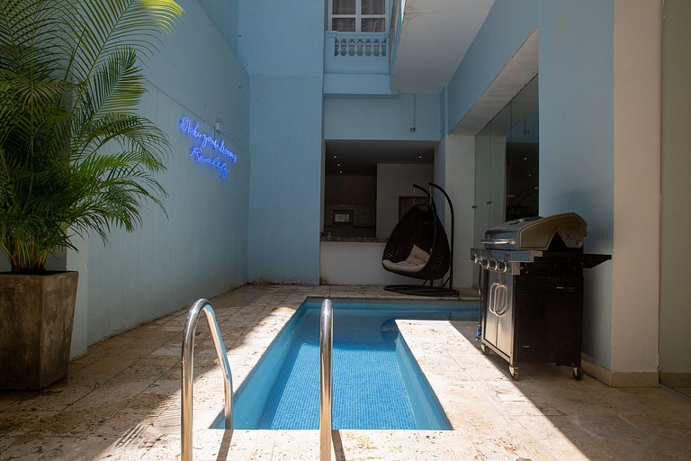 Car034 - 21 Bedroom Luxury Mansion in Cartagena