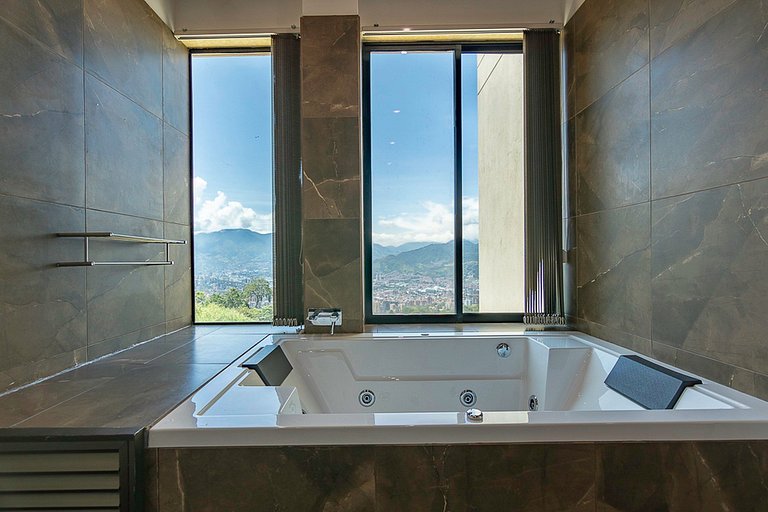 Med068 - Charming house with pool near Poblado
