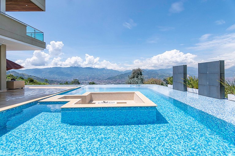 Med068 - Charming house with pool near Poblado