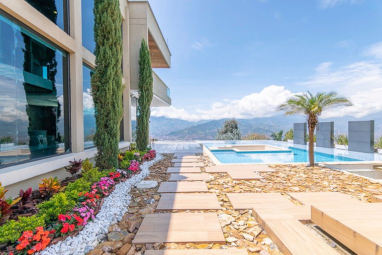 Med068 - Charming house with pool near Poblado