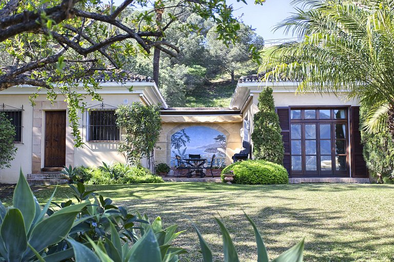 Mbl005 - Villa located on the hills, Marbella