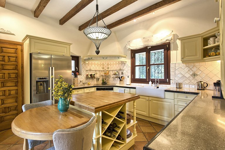 Mbl005 - Villa located on the hills, Marbella