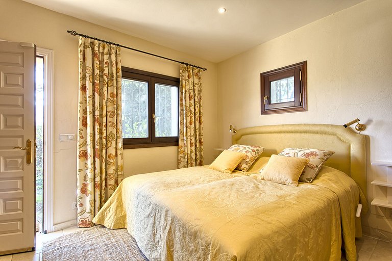 Mbl005 - Villa located on the hills, Marbella