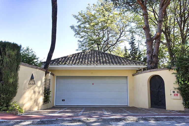 Mbl005 - Villa located on the hills, Marbella