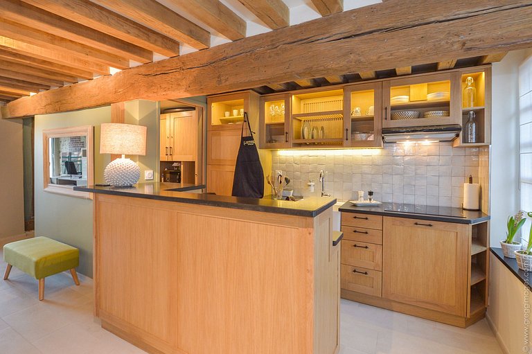 Nor004 - Casa con gran balcón en Honfleur, Normandía.