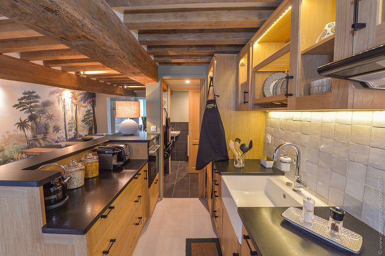 Nor004 - House with large balcony in Honfleur, Normandy