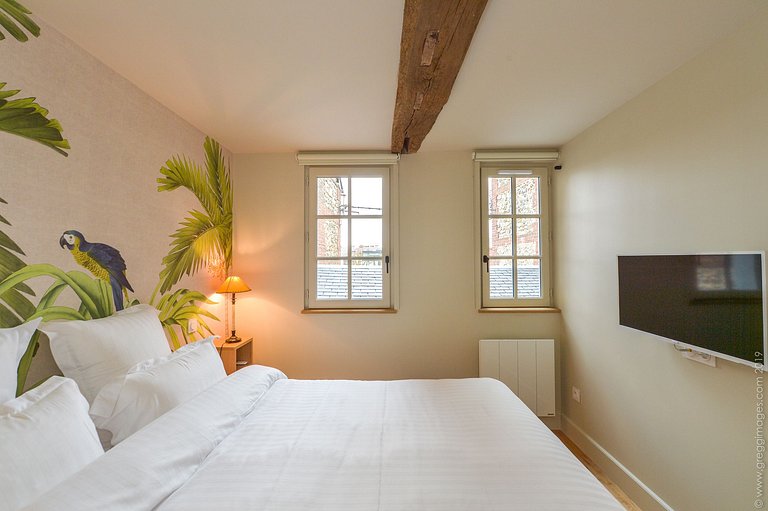 Nor004 - Casa con gran balcón en Honfleur, Normandía.