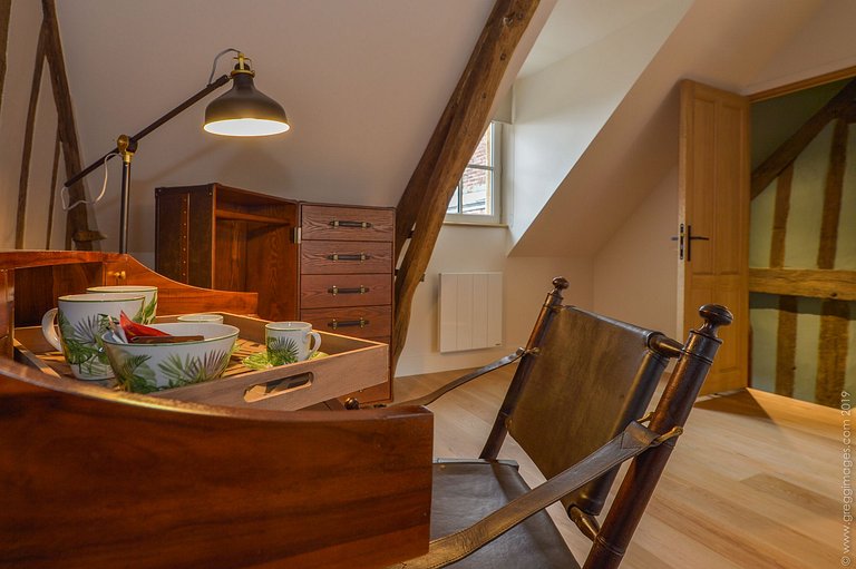 Nor004 - Casa con gran balcón en Honfleur, Normandía.