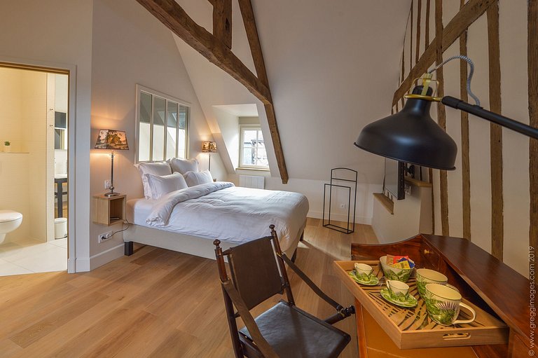 Nor004 - Casa con gran balcón en Honfleur, Normandía.