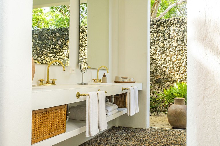 Car082 - Magnificent oceanfront villa in Barú, Cartagena