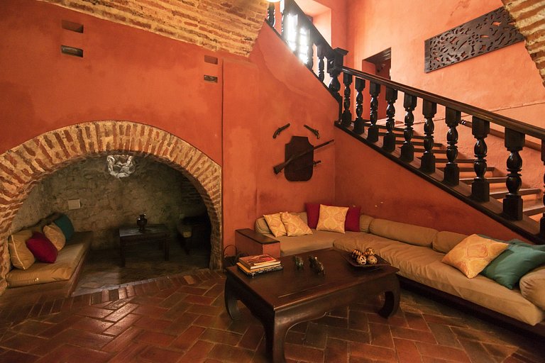 Car022 - Luxurious colonial villa in the Old City, Cartagena
