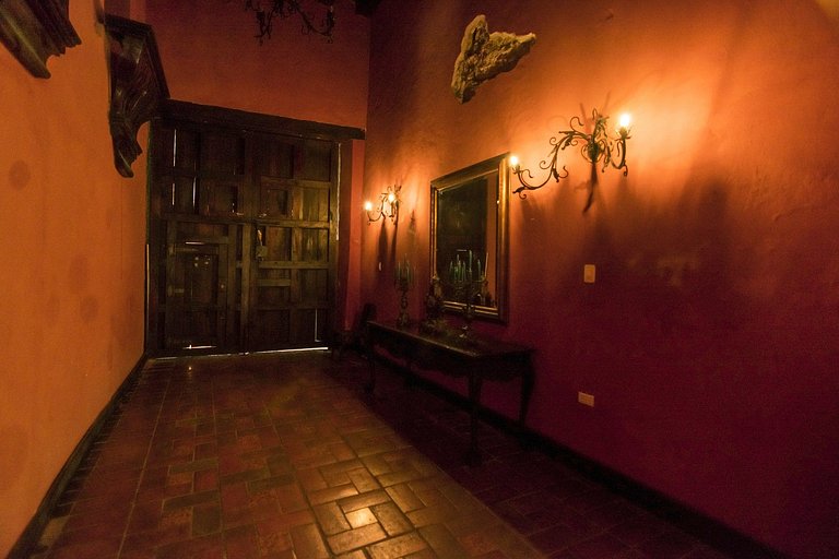 Car022 - Luxurious colonial villa in the Old City, Cartagena