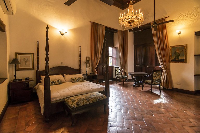 Car022 - Luxurious colonial villa in the Old City, Cartagena