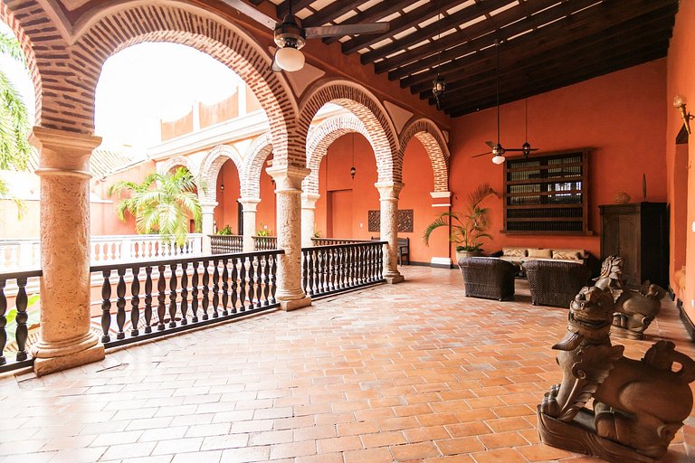 Car022 - Luxurious colonial villa in the Old City, Cartagena