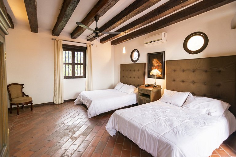 Car022 - Luxurious colonial villa in the Old City, Cartagena