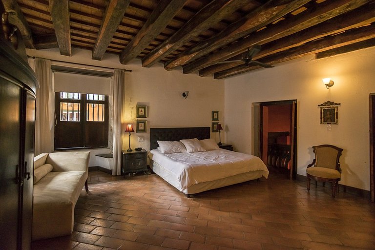 Car022 - Luxurious colonial villa in the Old City, Cartagena