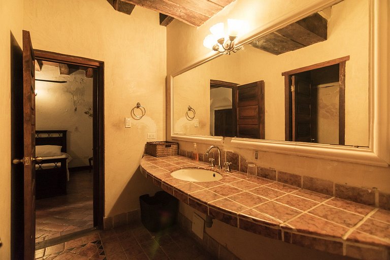 Car022 - Luxurious colonial villa in the Old City, Cartagena