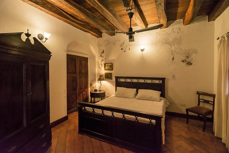 Car022 - Luxurious colonial villa in the Old City, Cartagena