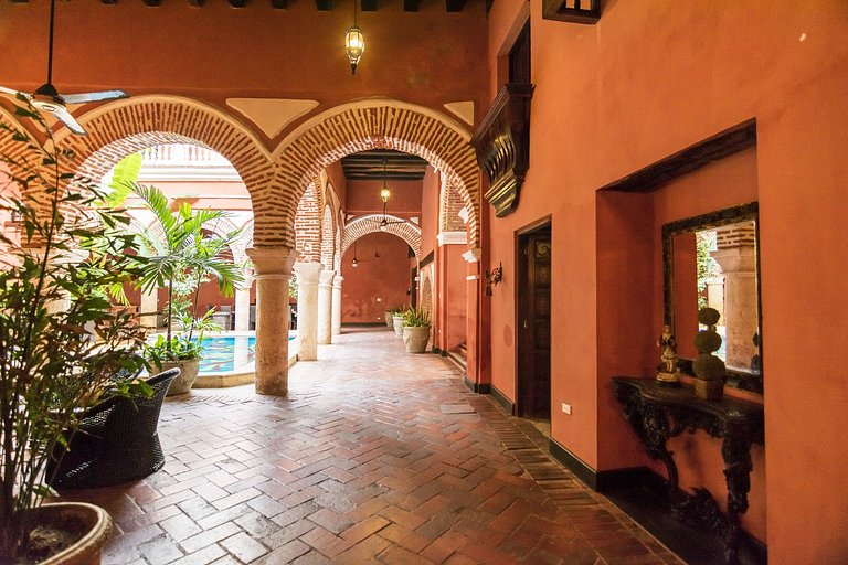 Car022 - Luxurious colonial villa in the Old City, Cartagena