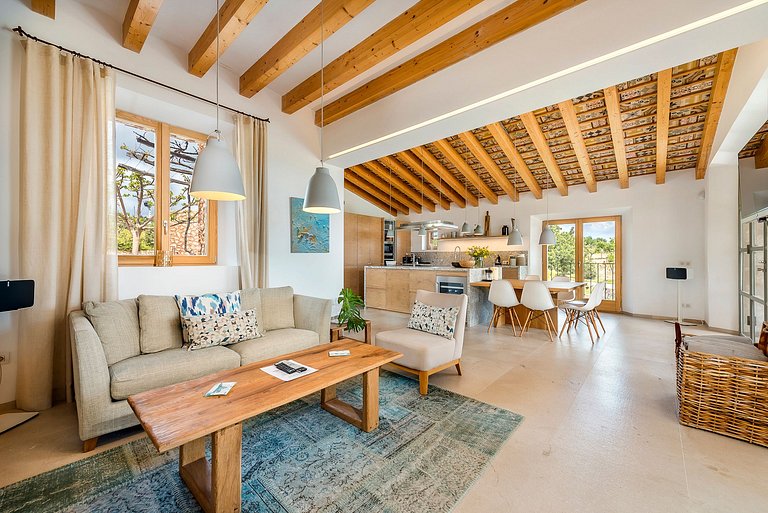 Mal003 - Property in Santa Maria, Mallorca
