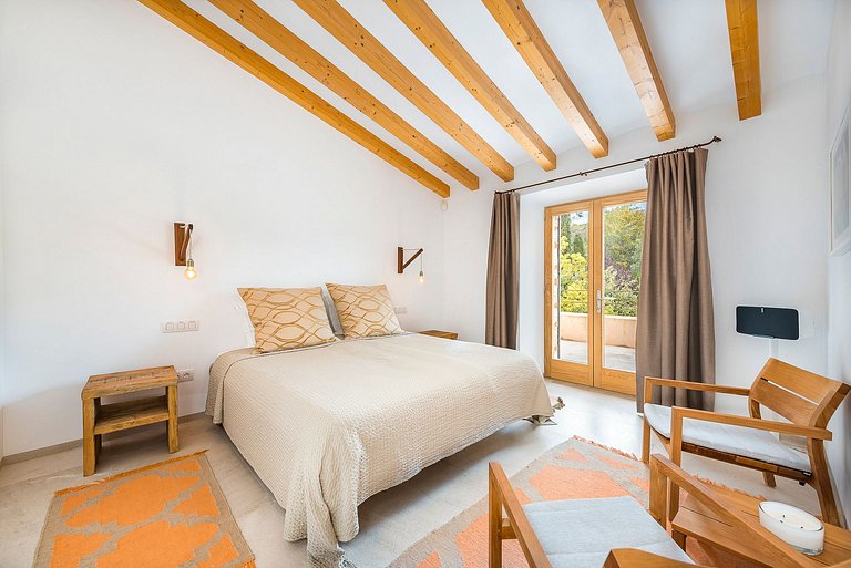 Mal003 - Property in Santa Maria, Mallorca