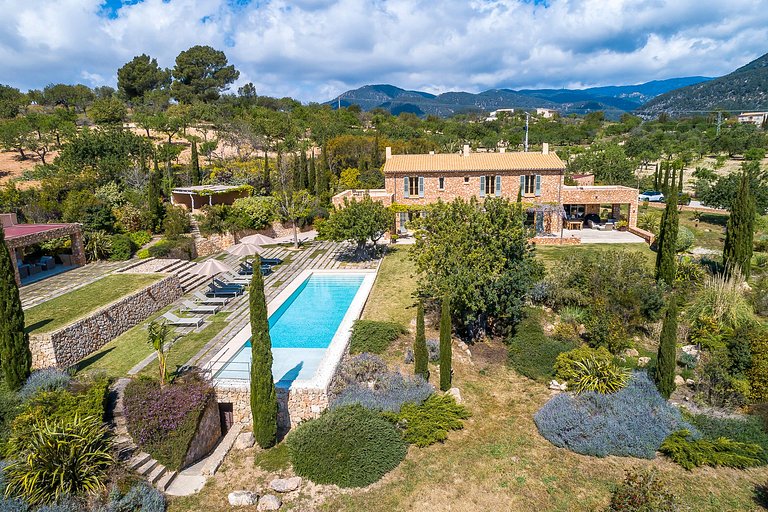 Mal003 - Property in Santa Maria, Mallorca
