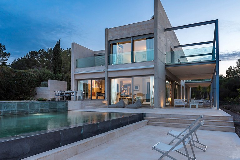 Mal004 - Villa in the first sea line, Mallorca