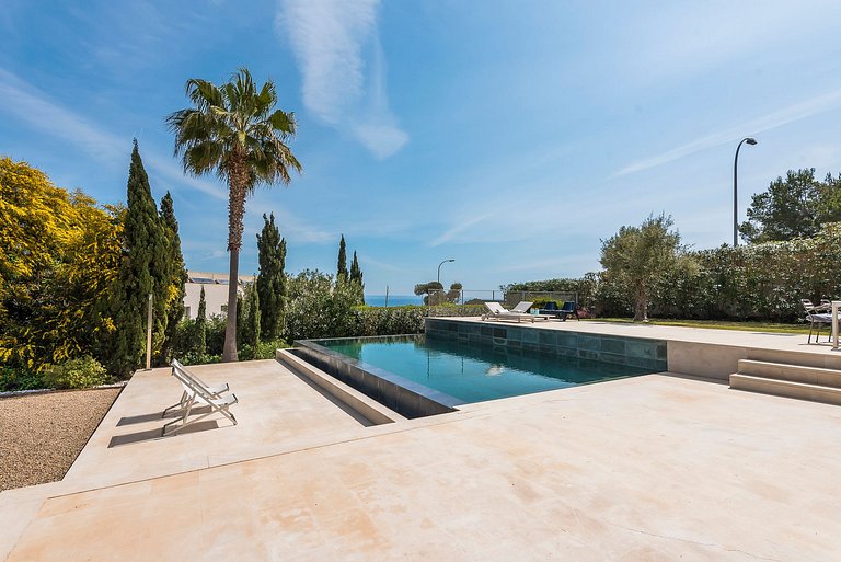 Mal004 - Villa in the first sea line, Mallorca