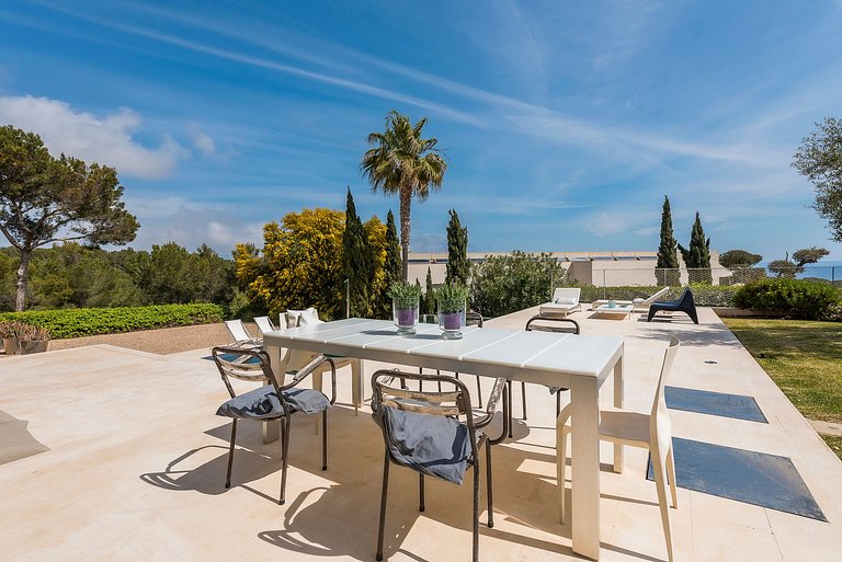 Mal004 - Villa in the first sea line, Mallorca