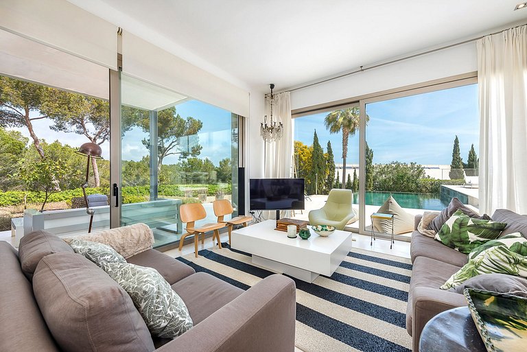 Mal004 - Villa in the first sea line, Mallorca