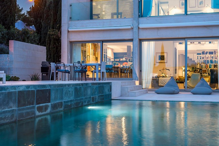 Mal004 - Villa in the first sea line, Mallorca