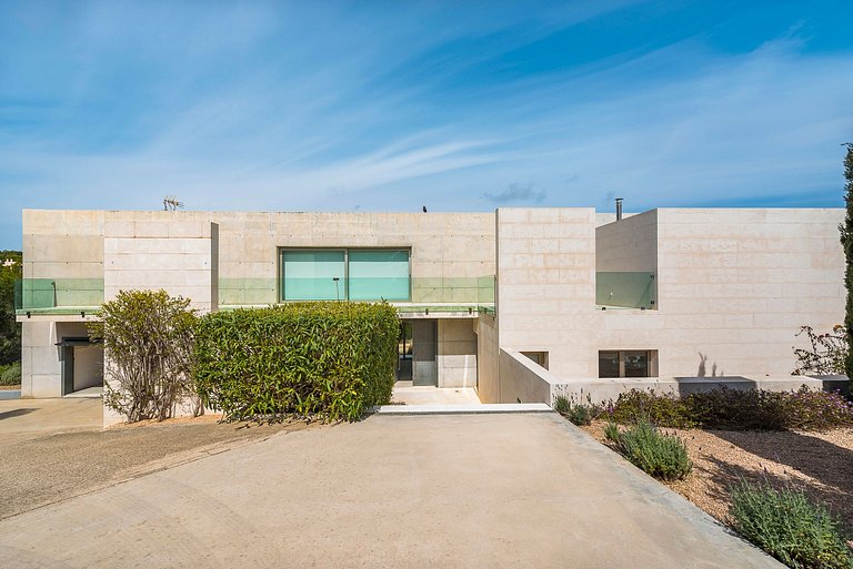 Mal004 - Villa in the first sea line, Mallorca