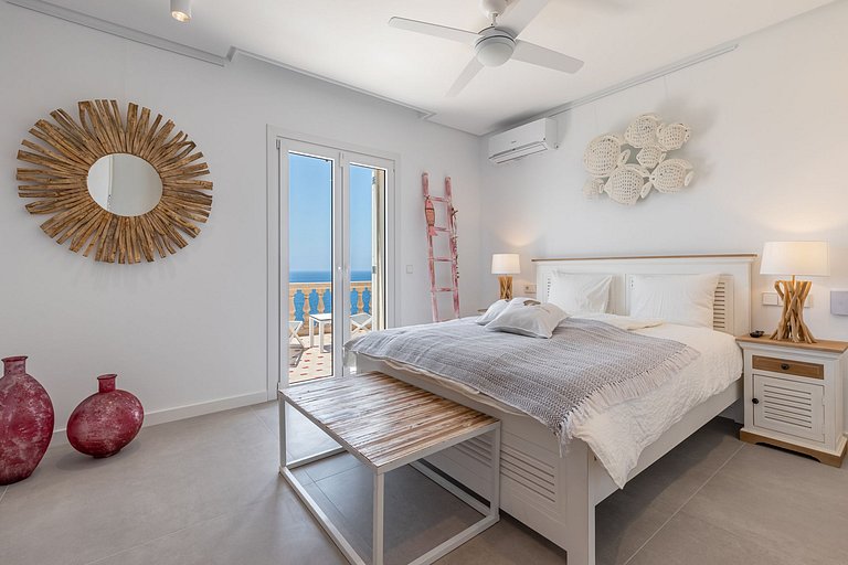 Mal007 - Luxury villa in first sea line, Mallorca