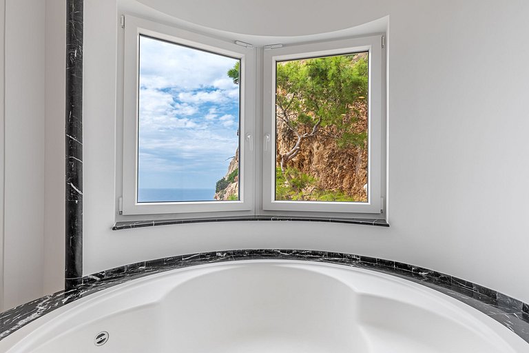 Mal007 - Luxury villa in first sea line, Mallorca