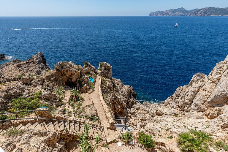 Mal007 - Luxury villa in first sea line, Mallorca