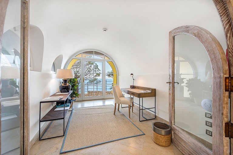 Mal014 - Villa on the private peninsula, Mallorca