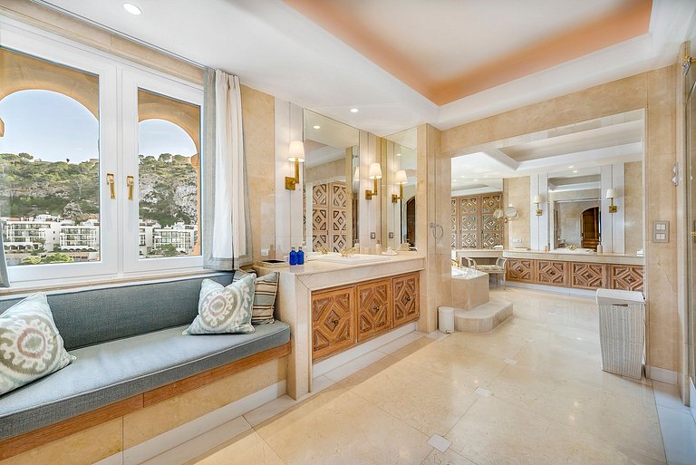 Mal014 - Villa on the private peninsula, Mallorca