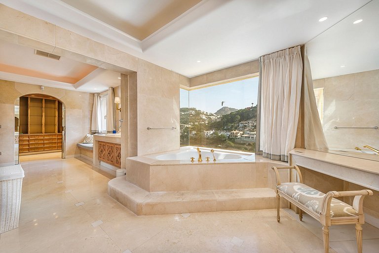 Mal014 - Villa on the private peninsula, Mallorca