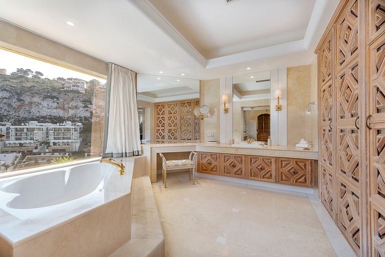 Mal014 - Villa on the private peninsula, Mallorca