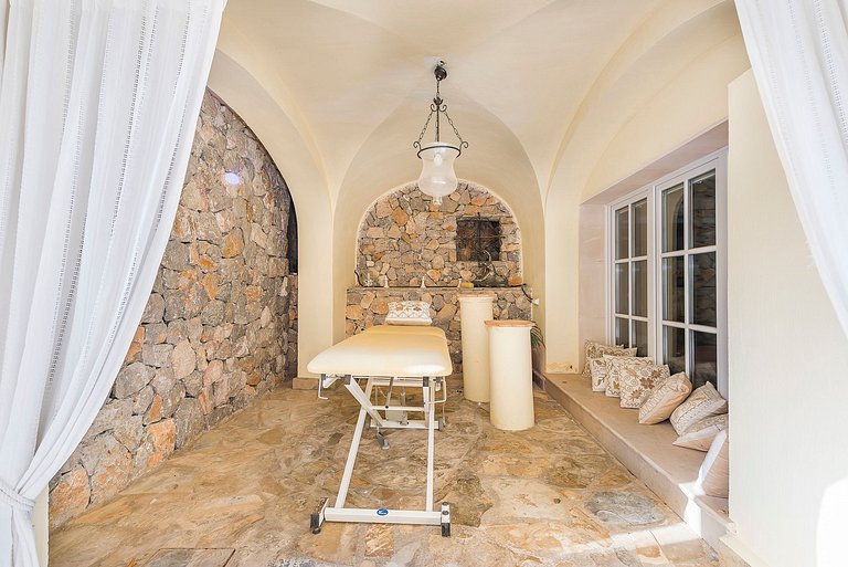 Mal014 - Villa on the private peninsula, Mallorca