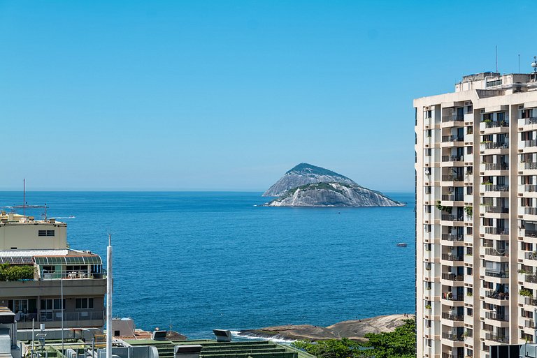 Rio011 - Luxury oceanfront penthouse in Copacabana