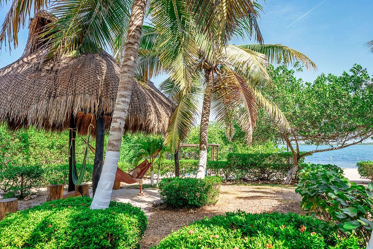 Car094 - Hermosa casa de 4 cuartos en Baru, Cartagena