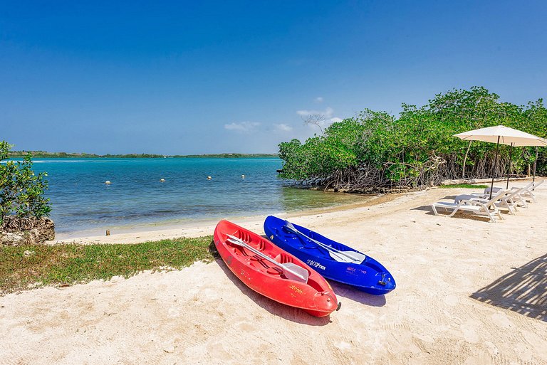 Car094 - Lindo bangalô de 4 quartos em Baru
